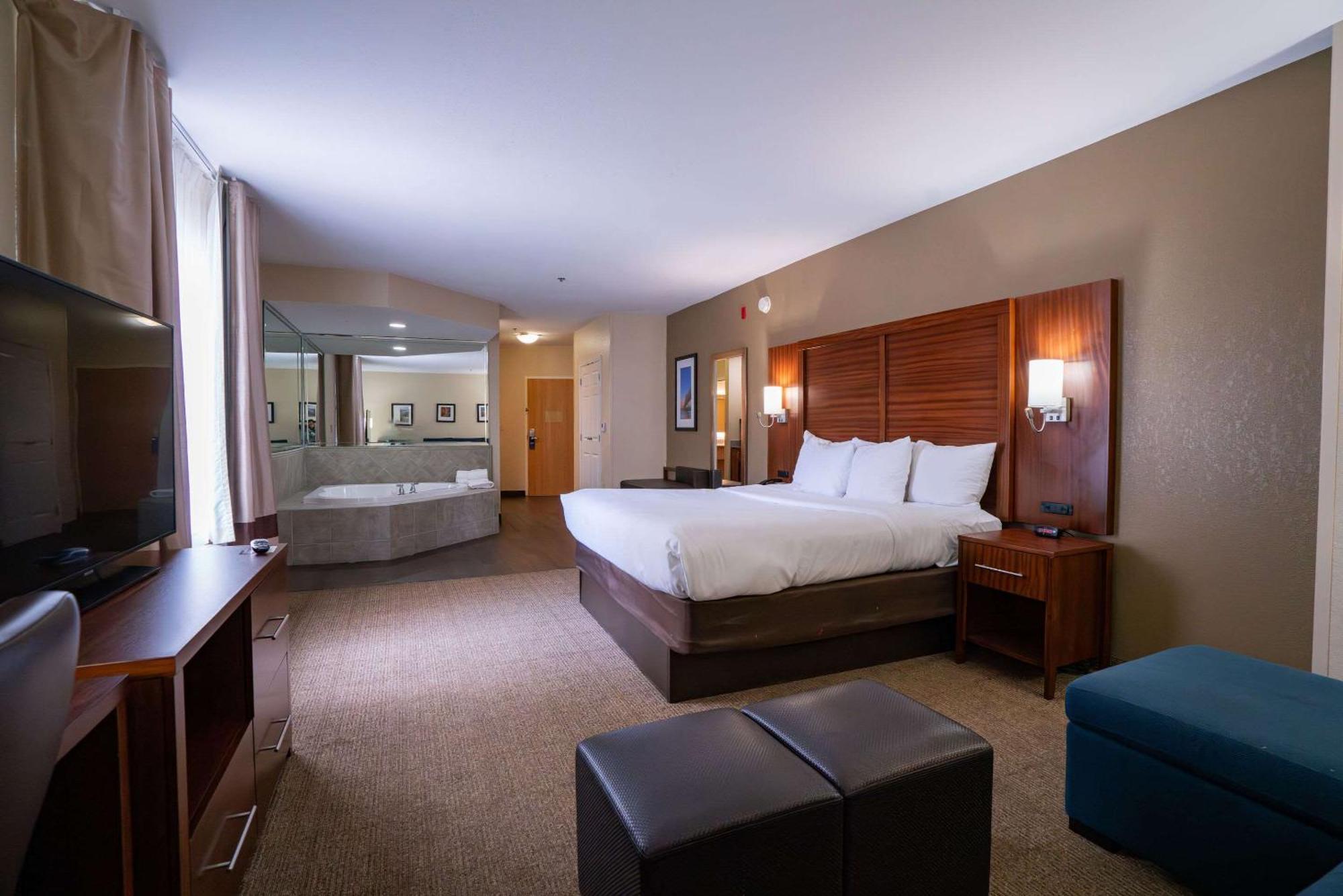 คอทฟอร์ท สวีท แอร์พอร์ต Hotel Luckney ภายนอก รูปภาพ