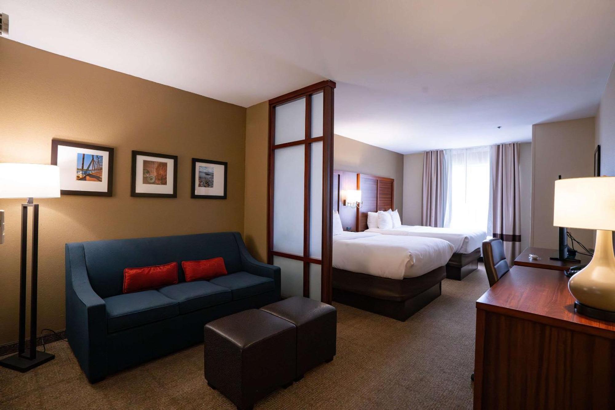 คอทฟอร์ท สวีท แอร์พอร์ต Hotel Luckney ภายนอก รูปภาพ