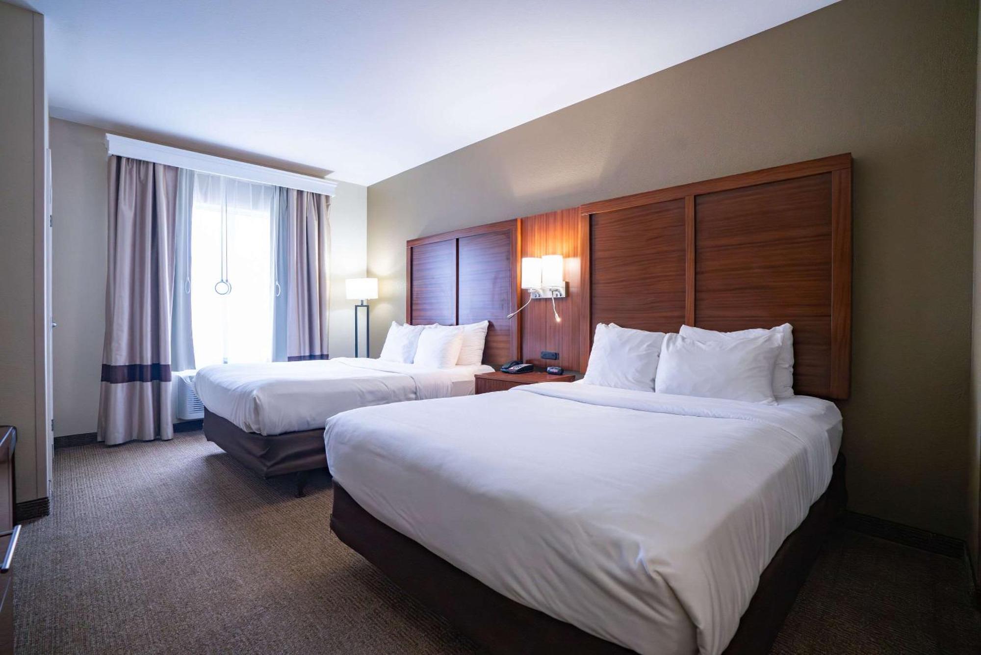 คอทฟอร์ท สวีท แอร์พอร์ต Hotel Luckney ภายนอก รูปภาพ