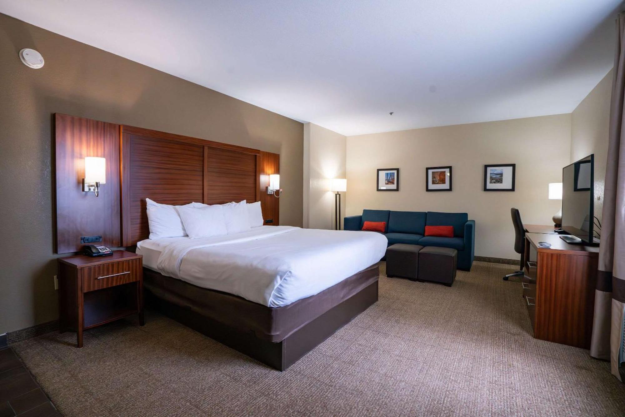คอทฟอร์ท สวีท แอร์พอร์ต Hotel Luckney ภายนอก รูปภาพ