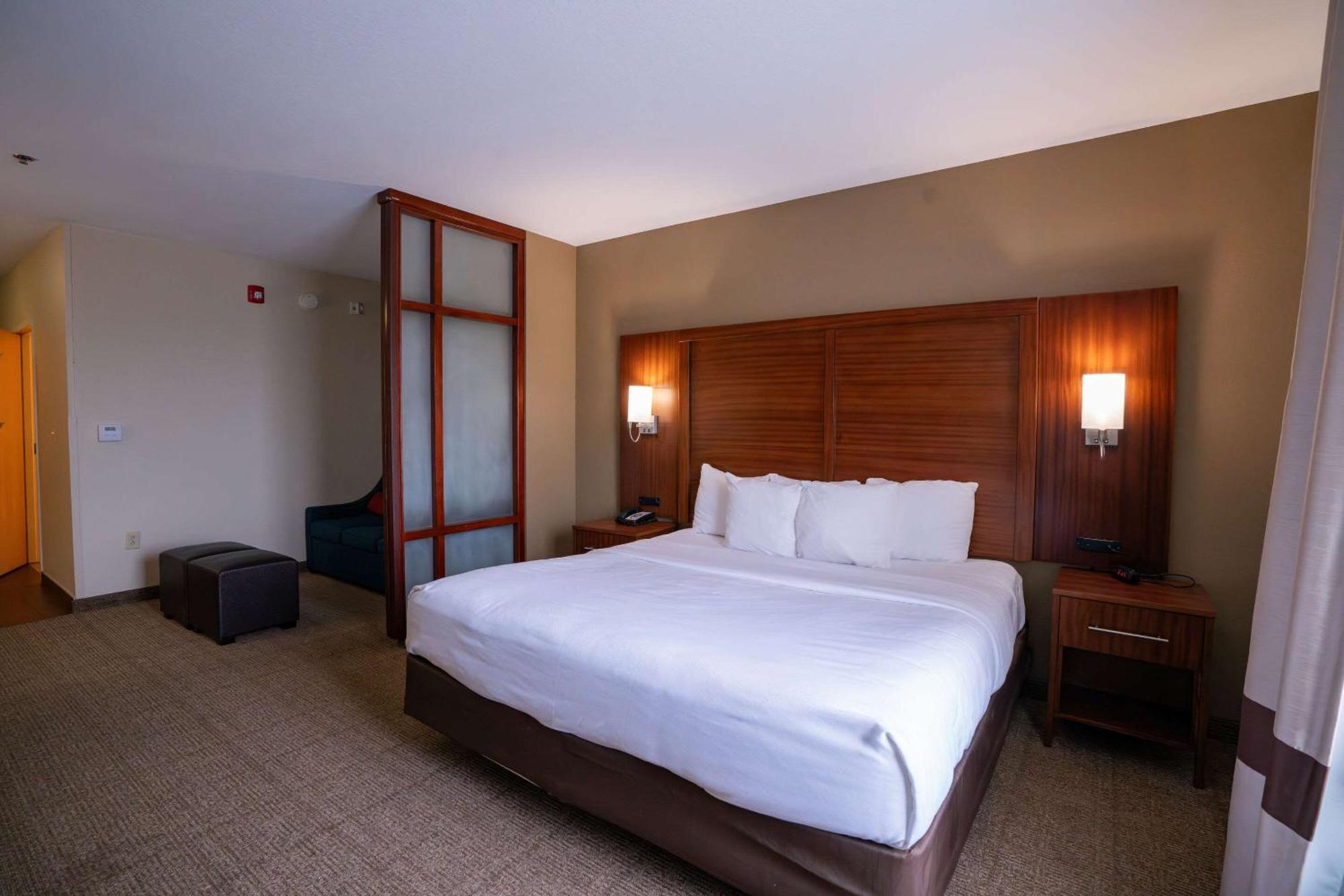 คอทฟอร์ท สวีท แอร์พอร์ต Hotel Luckney ภายนอก รูปภาพ
