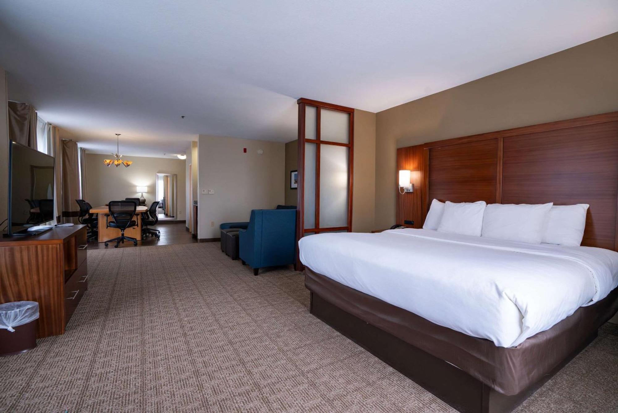 คอทฟอร์ท สวีท แอร์พอร์ต Hotel Luckney ภายนอก รูปภาพ